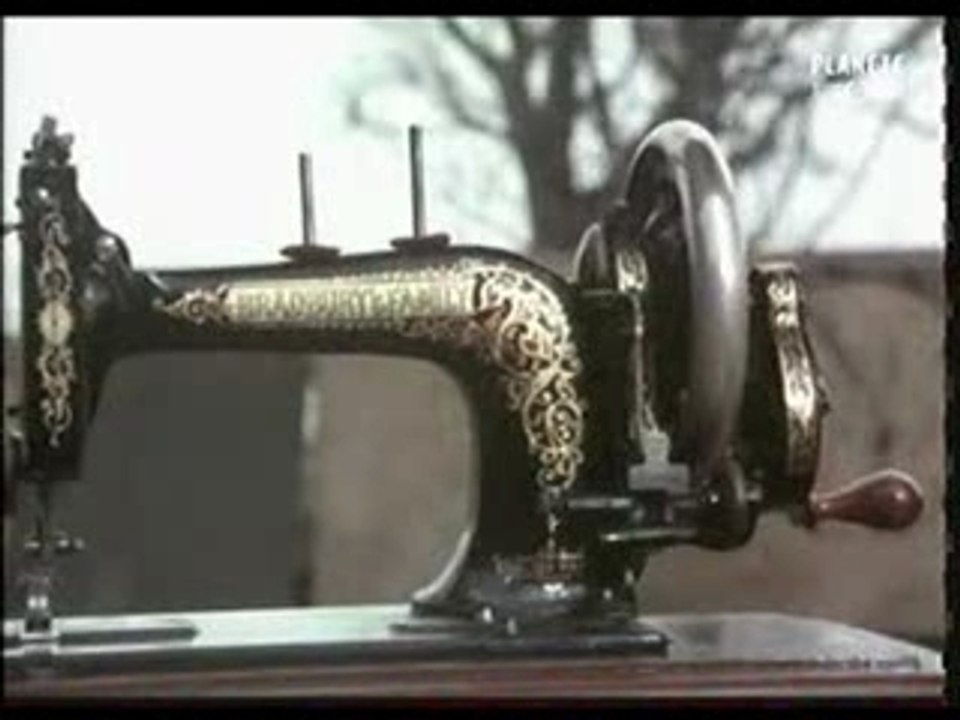 La Vie Secrete Des Machines Machine A Coudre 3-18