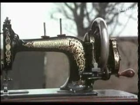 La Vie Secrete Des Machines Machine A Coudre 3-18