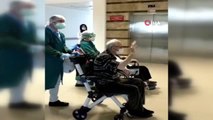 Korona virüs tedavisi gören 82 yaşındaki çift el ele taburcu oldu.