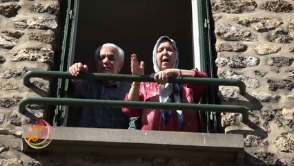 شباب بباريس يخففون عن كبار السن والمرضى تداعيات جائحة كورونا