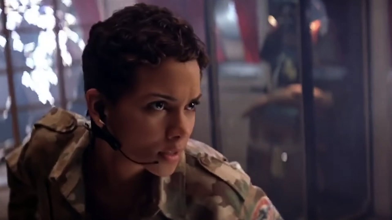 James Bond DIE ANOTHER DAY movie - Clip with Pierce Brosnan, Halle Berry, Toby Stephens and Rosamund Pike - Frost vs Jinx