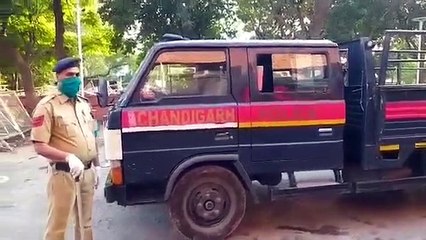 Polícia indiana prende delinquentes ao mesmo tempo que mantém o distanciamento