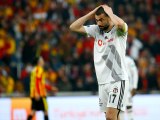 Beşiktaş'ta koronavirüs testi pozitif çıkan 8 kişiden birinin Burak Yılmaz olduğu iddia edildi