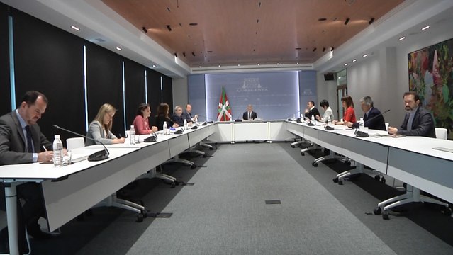 El lehendakari Urkullu preside una reunión de partidos