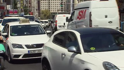 Télécharger la video: Las motos eléctricas compartidas vuelven a la calle