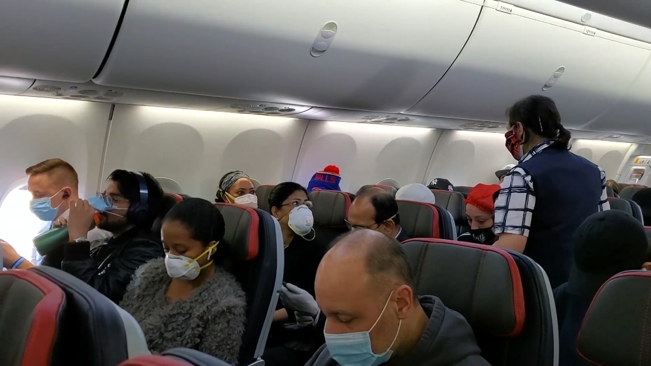 Coronavirus: US domestic flight reportedly ignores social-distancing rules