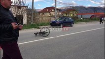Report TV -Makina përplas biçikletën në Korçë, në gjendje të rëndë 12-vjeçari