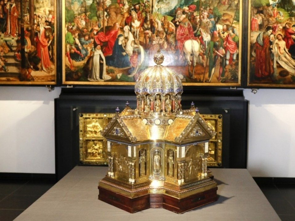 Aachener Dom stellt Gebeine der Heiligen Corona aus