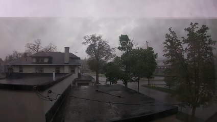 Loud thunder gives an early wake-up call in Michigan