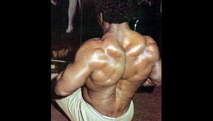 Trapecios para tapar tus oídos con Lee Haney.