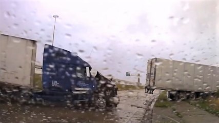 "Watch out!" Out-of-control truck on rainy road nearly hits police