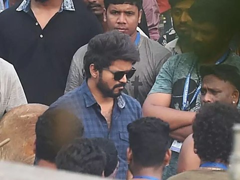 Thalapathy Vijay Effort, நிஜதிலும் வேலாயுதம் தான் | Real Hero Sonu Sood