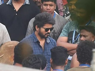 Thalapathy Vijay Effort, நிஜதிலும் வேலாயுதம் தான் | Real Hero Sonu Sood