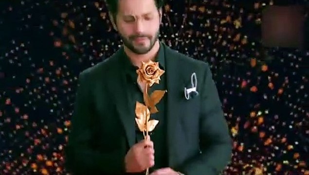 वरुण धवन ने करिश्मा कपूर के साथ मिलकर किया गजब का डांस, देखिये वीडियो