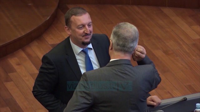 Dekreti i Thaçit në Kushtetuese - News, Lajme - Vizion Plus