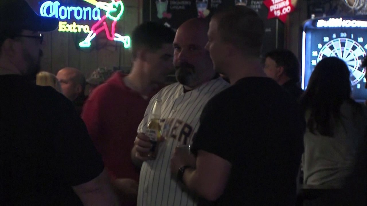 La Cour suprême du Wisconsin annule la prolongation du confinement, les bars deviennent noirs de monde