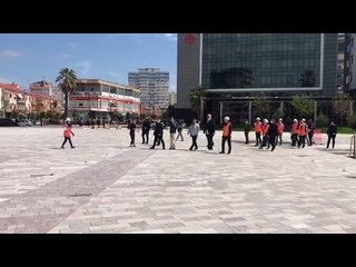 Ora News - Pritën me protesta Ramën në Fier, policia shoqëron dy persona