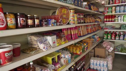 Ora News - Qytetarët blejnë ushqimet me listë, tregtarët flasin për vështirësitë ekonomike