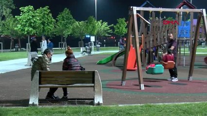 YASAK DİNLEMEDİLER, BAKIRKÖY SAHİLİ'NDE ÇAY VE NARGİLE İÇTİLER