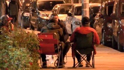 Koronavirüs uyarılarını dinlemeyen vatandaşlar, iftar sonrası Bakırköy Sahili'ne akın etti