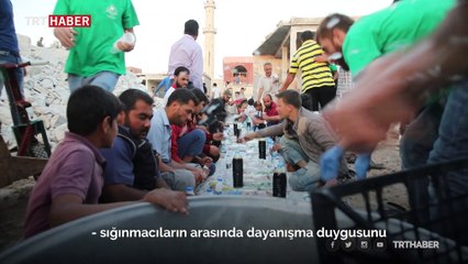 Suriye'de enkaz arasında toplu iftar