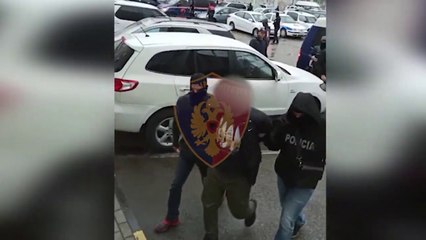 Ora News - "Jemi policia!" Arrestohen autorët e grabitjes në Tiranë