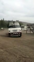 ¡De película! Choferes de urbanos desafían a la muerte en Culiacán