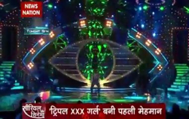 Serial aur Cinema: Guide Khan takes contestants to Bigg Boss house