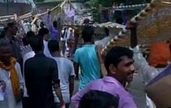 Villagers loot 'khatiyas' after Rahul Gandhi's Khaat Sabha in Deoria
