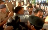 Arvind Kejriwal mobbed, chased as BJP workers protest at New Delhi Railway Station