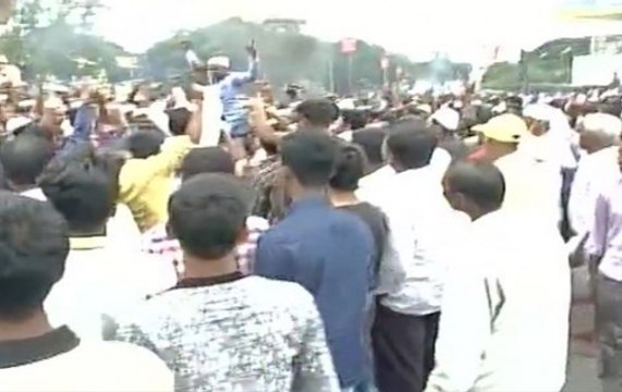 Top headlines at 3:30pm, Sep 6: Violent protests across Karnataka against Cauvery water release