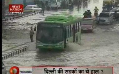 Heavy rains lash Delhi causing massive traffic jam