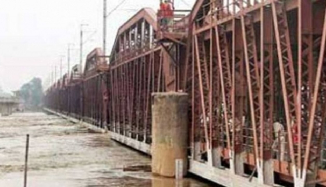 Yamuna river crosses danger level in Delhi