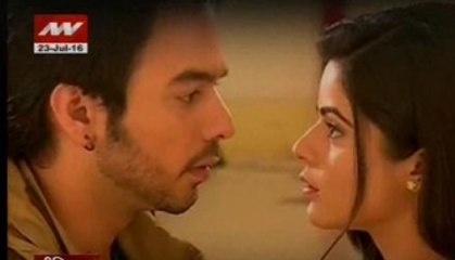 Abhi and Pragya are romancing in rain in Kachhe Dhage