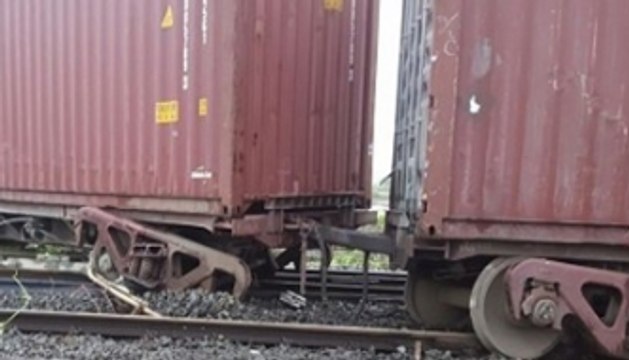 Speed News: Goods train derails near Mumbai