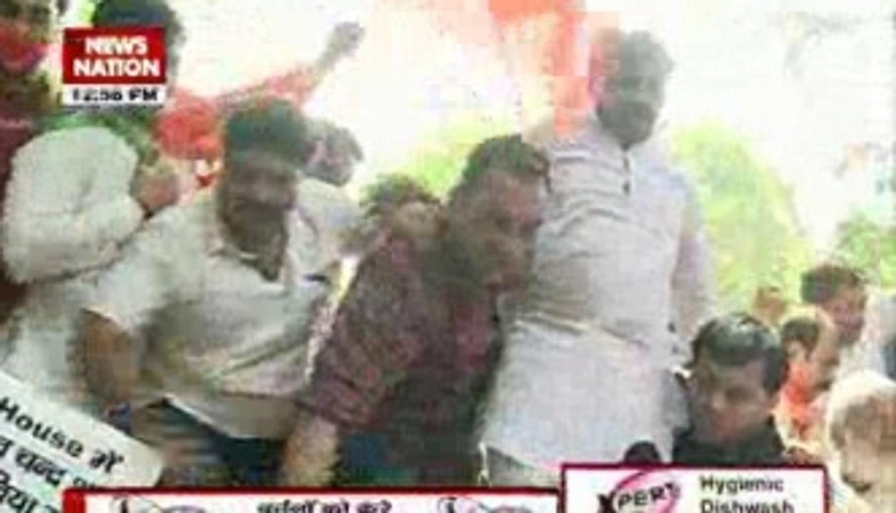 BJP workers protest outside Sonia Gandhi's residence over Batla encounter case