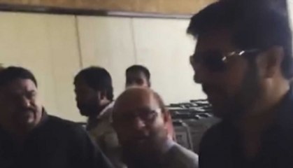 Kabir Khan heckled at Karachi airport
