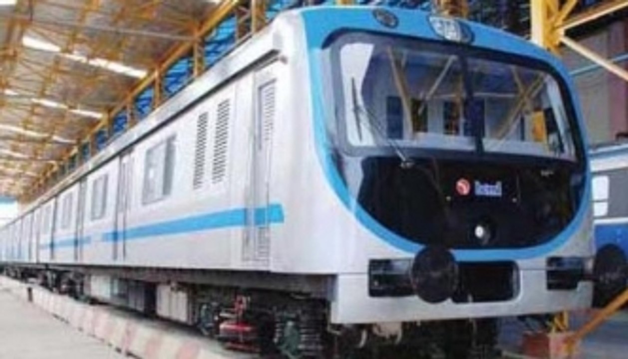 Trial run of Mumbai's 'cool-cool' local