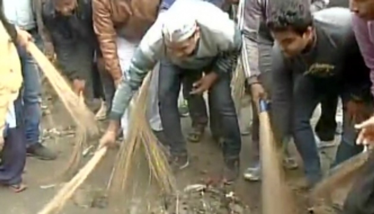 Garbage crisis continues in Delhi