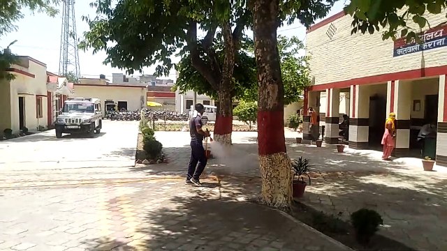 कैराना: कोरोना संक्रमण के चलते कोतवाली परिसर को किया गया सैनिटाइज