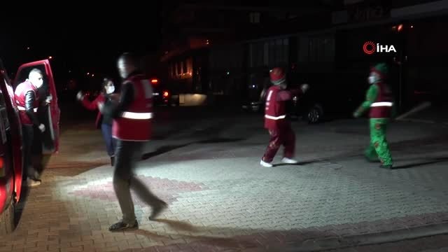 Hacivat Karagöz oyunu bu sene sokakta sahnelendi