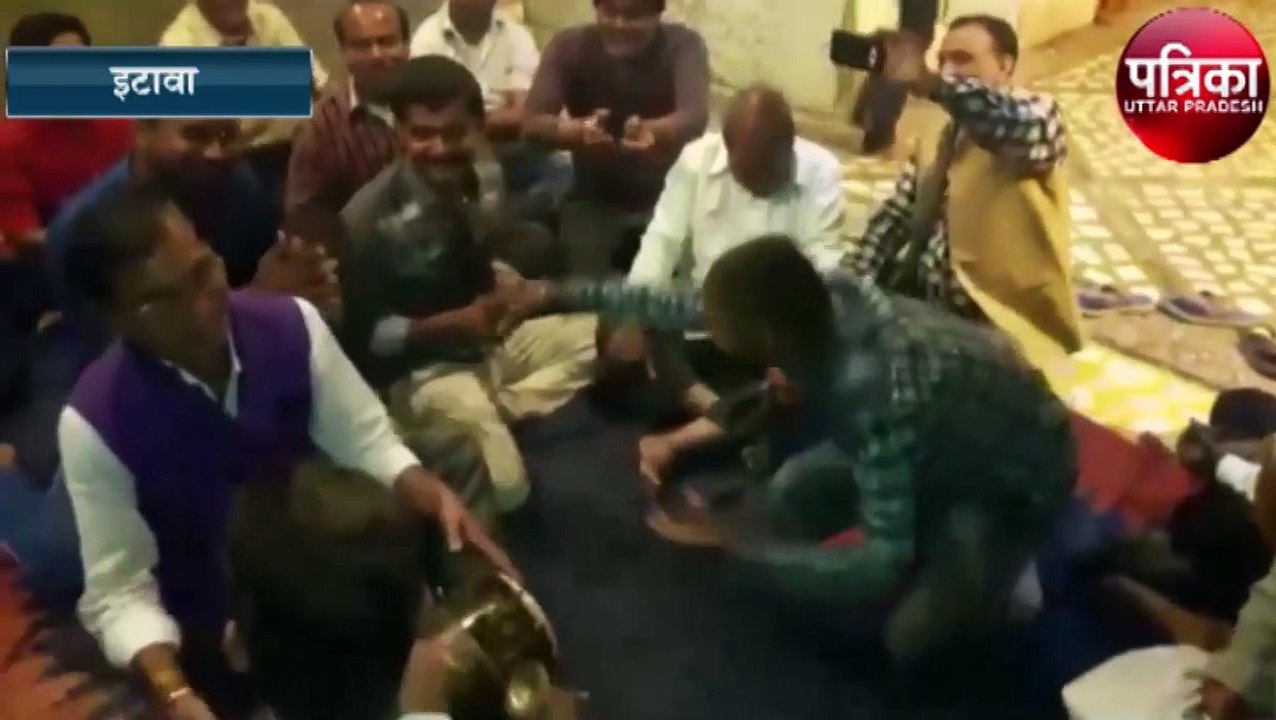 इटावा में होली पर आज भी दिखता है फाग का पुराना " क्रेज "