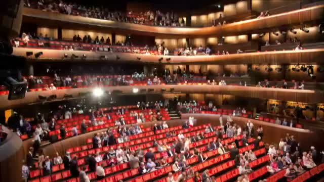 El Ballet de Noruega sube su arte sobre camiones para deleitar a los más mayores