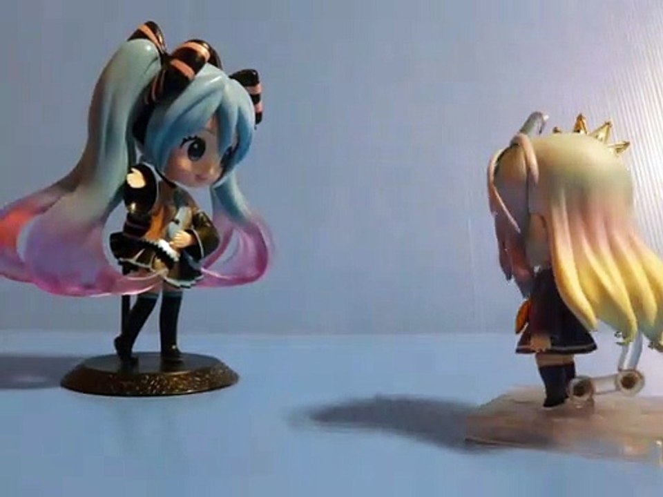Shiro Taking Picture To Miku Figure Brought Their Collection Stop Motion Animation