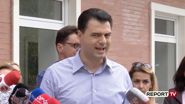 Report TV -Basha pas takimit me artistët: Teatri vija e kuqe, prishja akti i pastër lufte