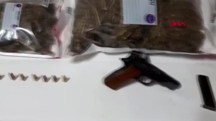 Elazığ'da otomobilde 5 kilo esrar ve tabanca ele geçti