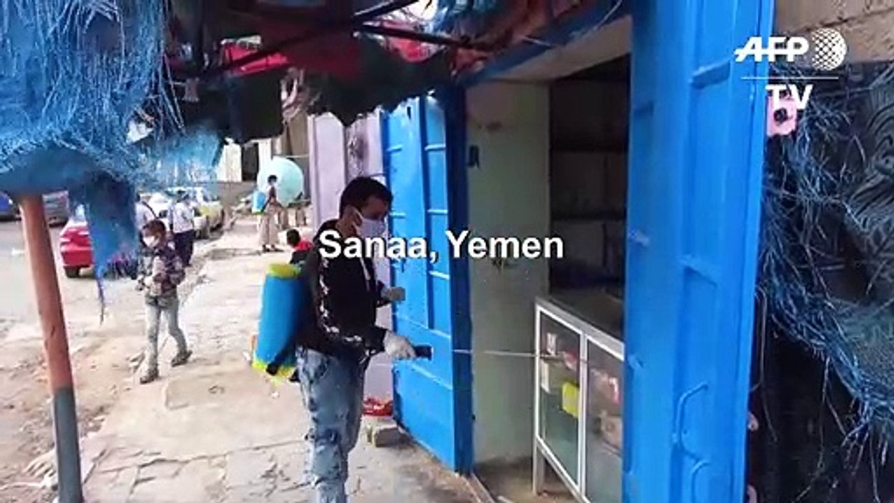 Volunteers disinfect Sanaa streets in war-torn Yemen