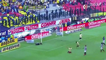 El golazo de falta lejana de Michael Arroyo