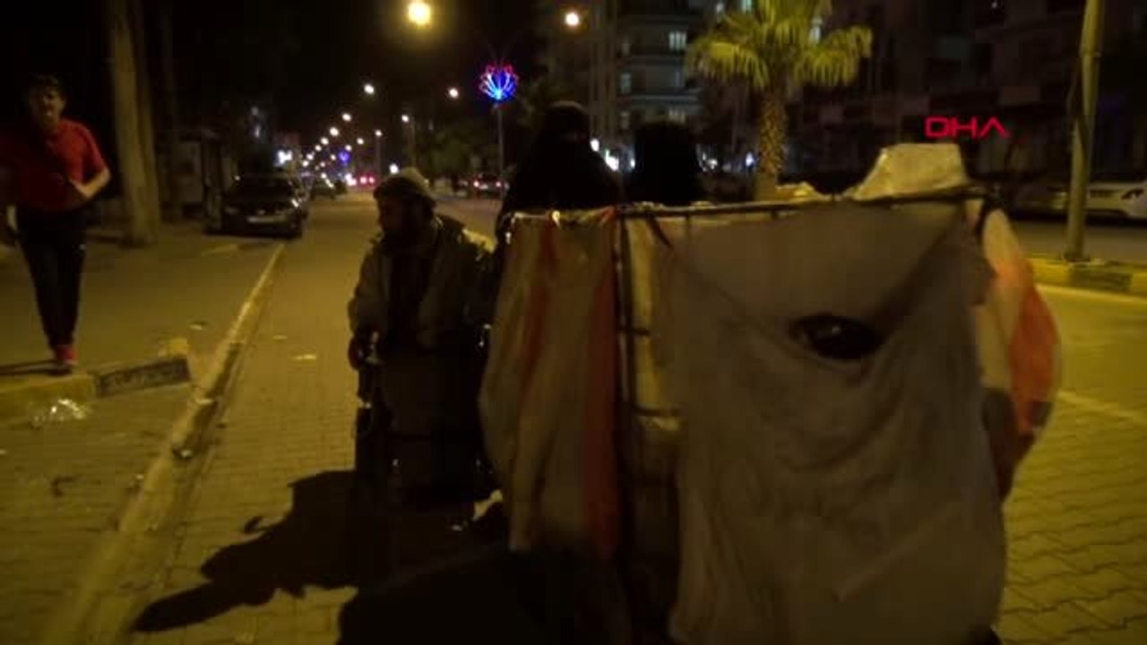 HATAY Rejimin saldırılarından kaçmışlardı, çöpten kağıt toplayarak geçimlerini sağlıyorlar