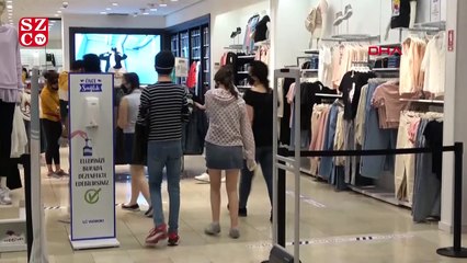 42 gün sonra sokağa çıkan gençler AVM'ye akın etti